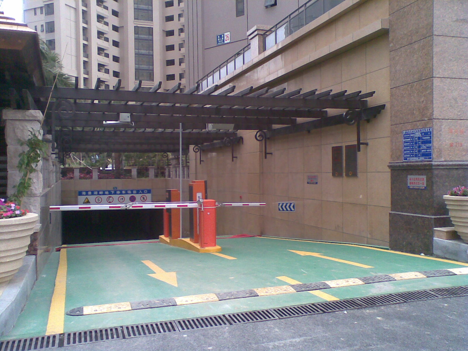 ��C��停�R场系�l? width=