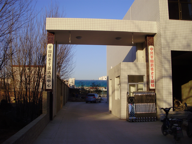 �q�_��老干部活动中心安装电动�׾~�门